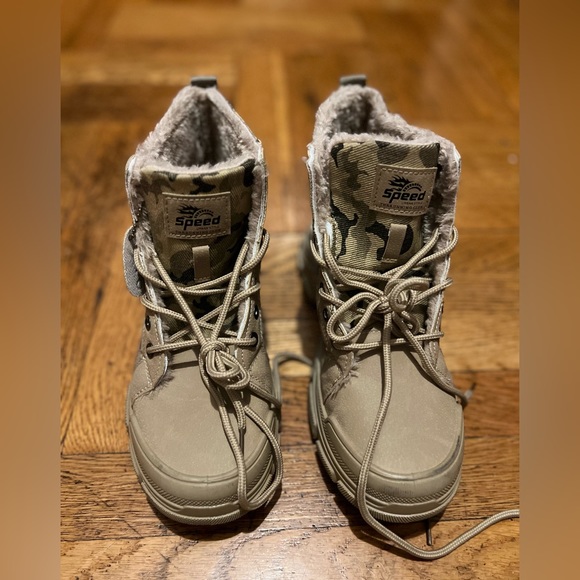 Men’s Tan Camouflage Fleece Boots - Picture 2 of 7